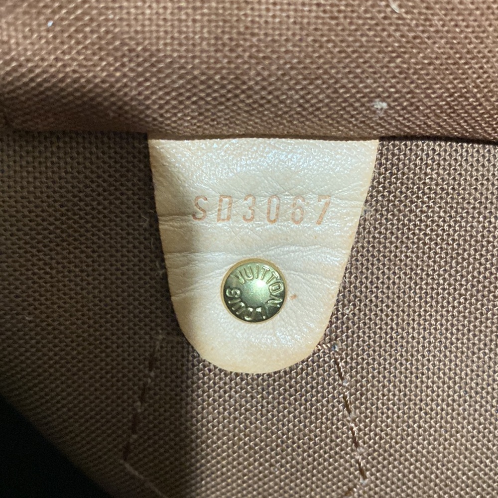 This is used bag , and good condition only corner wire is out - Picture 2 of 9